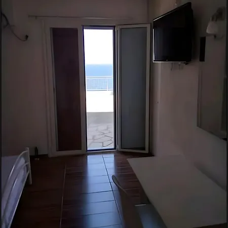 Waves Of Millos Guest house